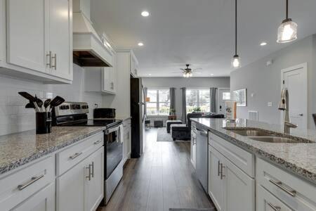 New Build 5 Min To Broadway Sleeps 10 Villa Nashville Eksteriør bilde