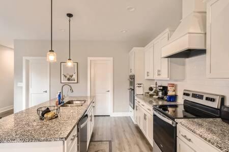 New Build 5 Min To Broadway Sleeps 10 Villa Nashville Eksteriør bilde